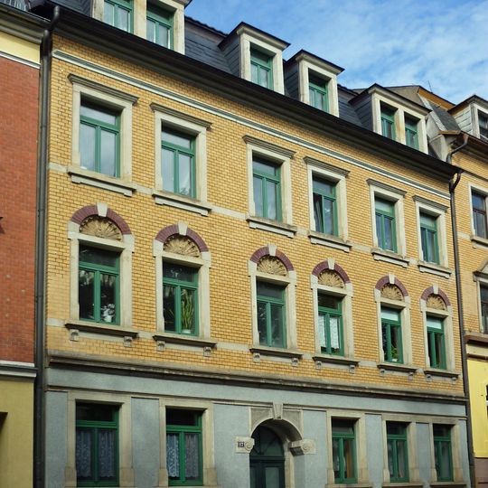 Mietshaus in geschlossener Bebauung Pulsnitzer Straße 17