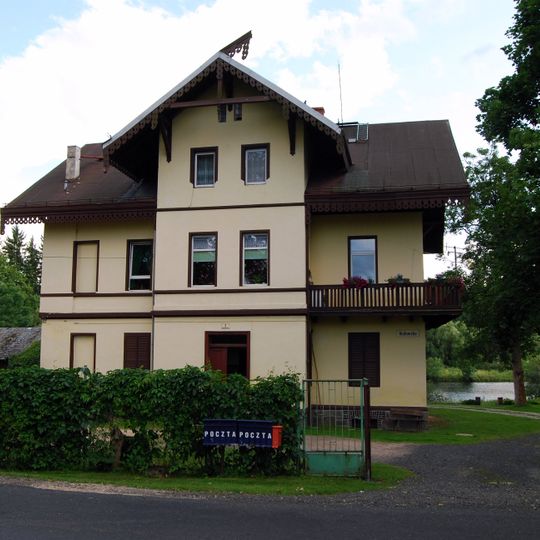 Willa w zespole rezydencjonalnym