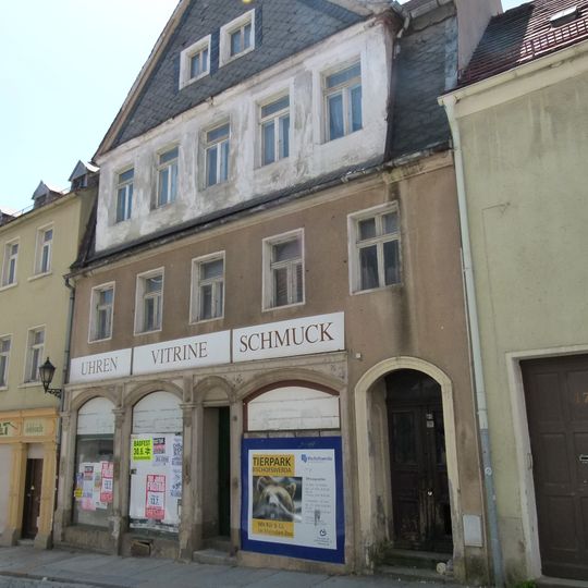 Wohnhaus mit Laden in geschlossener Bebauung Bahnhofstraße 4