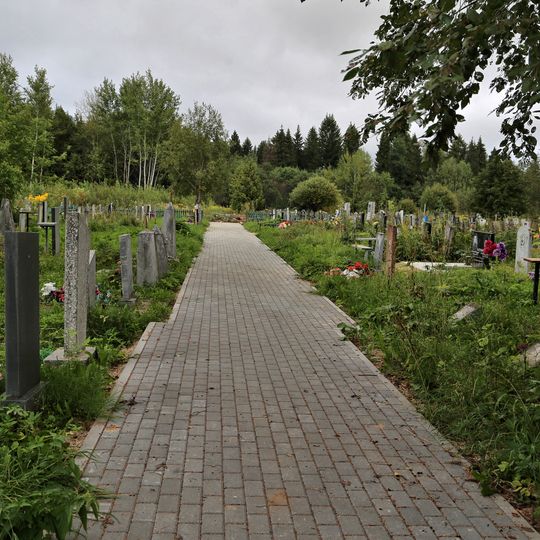 Воинское кладбище, на котором захоронено 37 советских воинов, умерших от ран в госпитале в годы Великой Отечественной войны