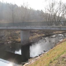 Most ulice Ke Koupališti přes Klabavu v Nové Huti