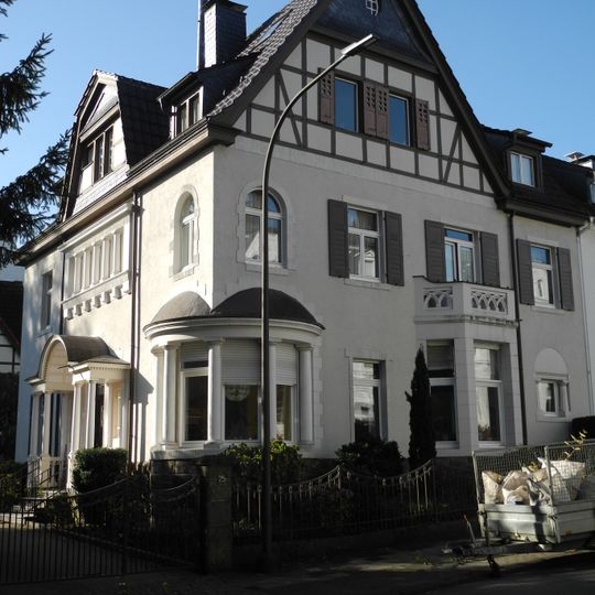 Kirschbaumstraße 25