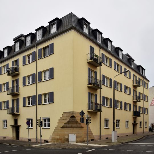 Doppelwohnhaus in Ecklage Alexander-Puschkin-Platz 2a