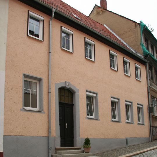 Wohnhaus in geschlossener Bebauung