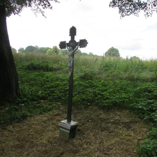 Kříž na západním okraji parku v Lukavci