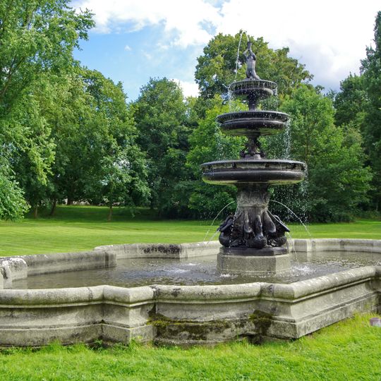 Kašna u zámku Mosto