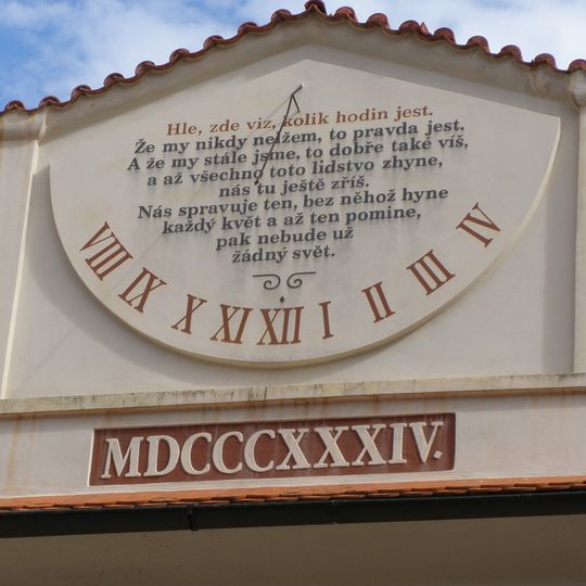 Sluneční hodiny na nádvoří hradu ve Strakonicích