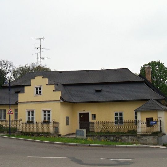 Pražská 121