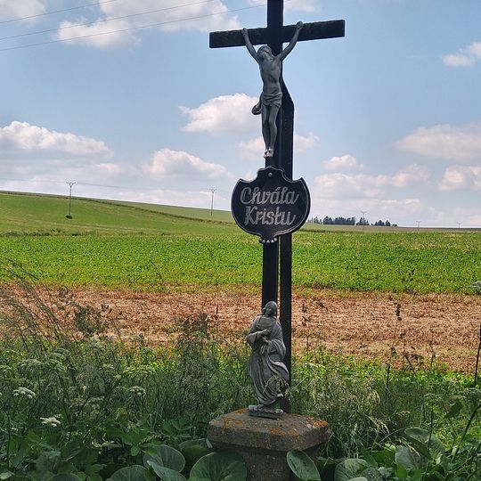 Kříž západně od Černovic