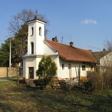 Kaple na návsi v Nedomicích