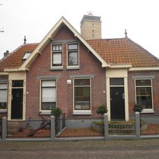 Vier dubbele woningen in Overgangsstijl