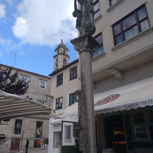 Cruceiro da Praza da Pedra