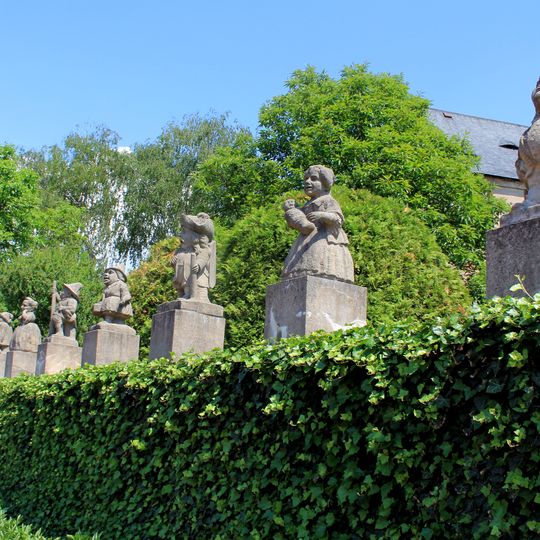 Dwarfs in the Castle park Nové Město nad Metují