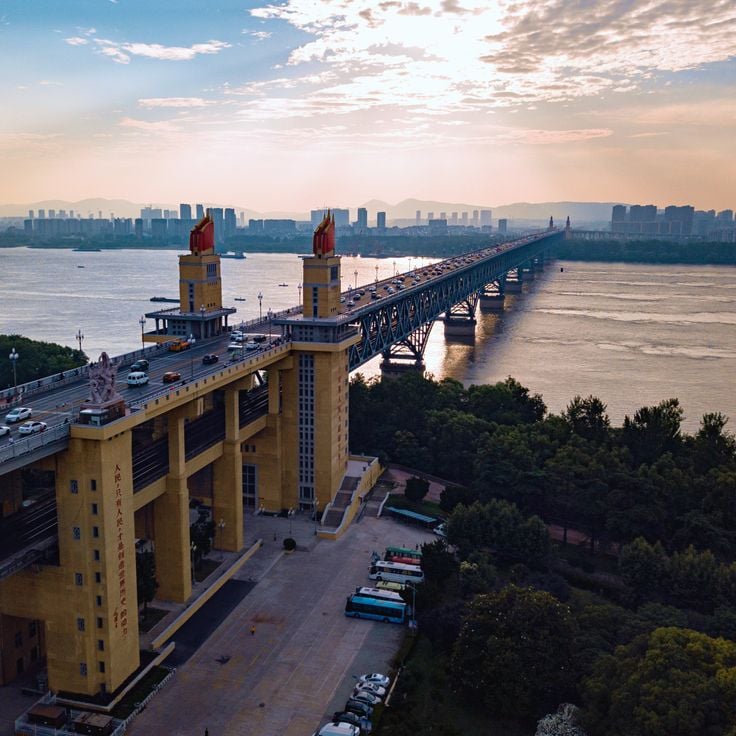 Ningyang Bridge on the Yangtze - 1560 m