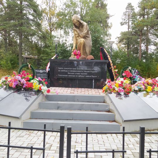 Братская могила советских воинов, погибших в боях с фашистскими захватчиками