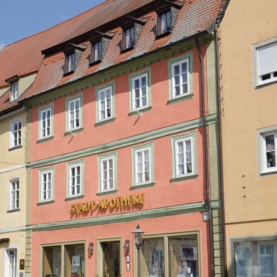 Wohn- und Geschäftshaus