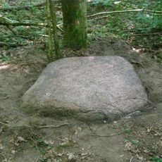 Kašučių II akmuo su dubenėliais