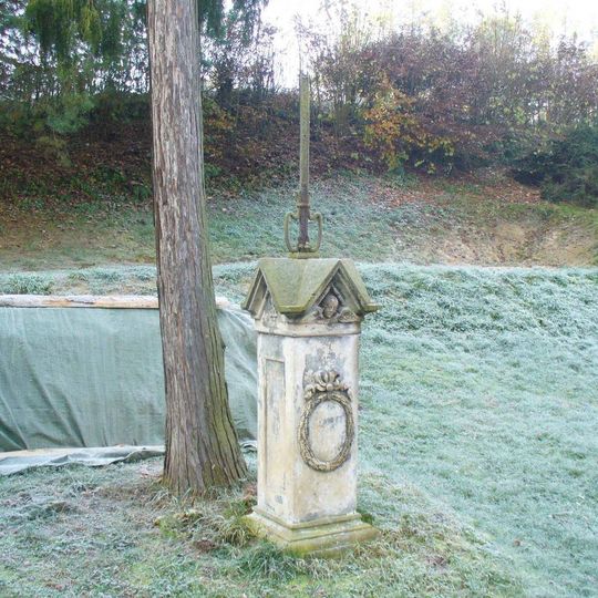 Kříž u domu 65 v Nové Olešce