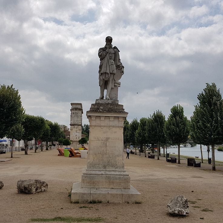 Statue de Bernard Palissy