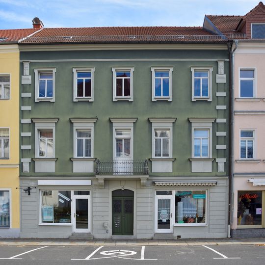 Wohnhaus in geschlossener Bebauung Kirchplatz 10