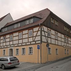 Wohnhaus in halboffener Bebauung und Ecklage Markt 3
