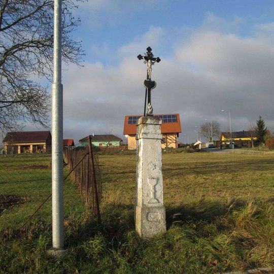 Kříž u křižovatky v Chrastavicích