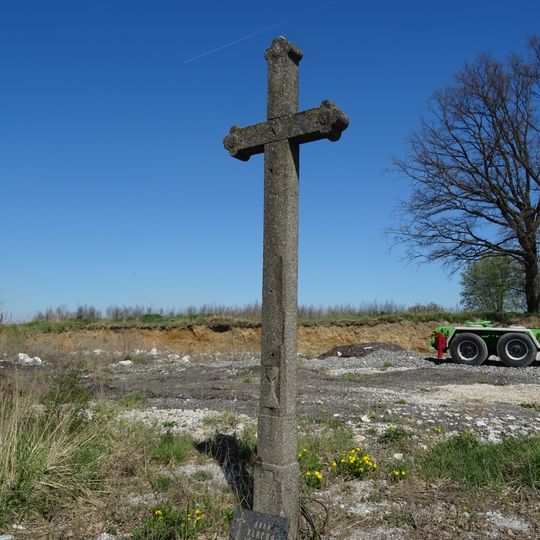 Kříž západně od Všechova