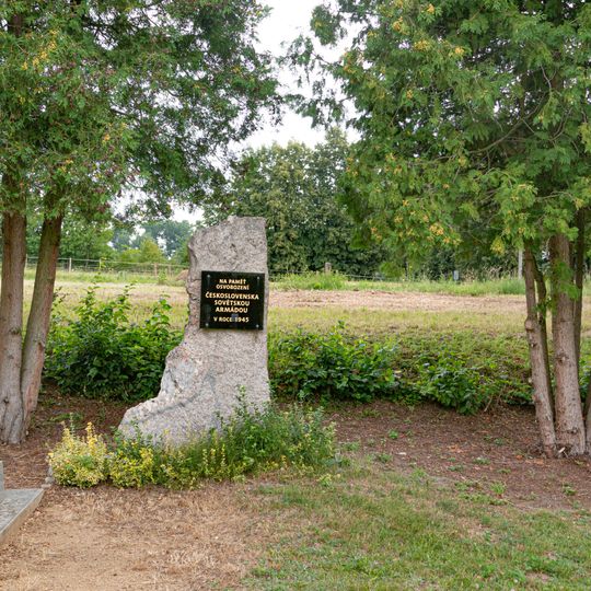 Pomník osvobození v Dolním Bousově