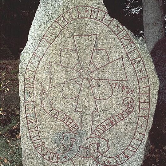 Upplands runinskrifter 774