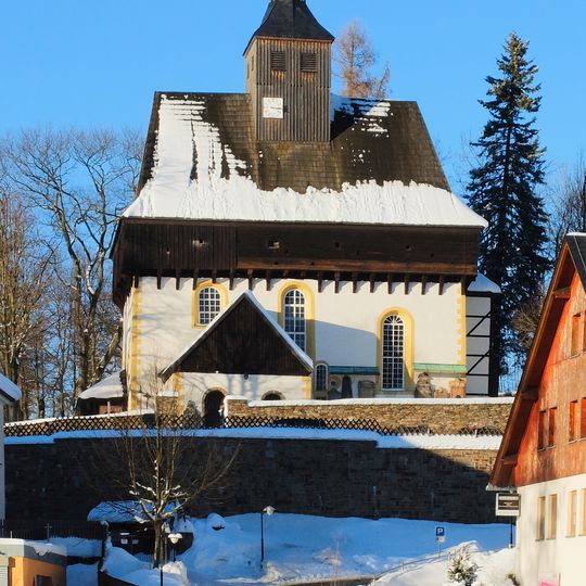 Kirche mit Ausstattung, Einfriedungsmauer des Kirchhofs, neun Grabmale an der südlichen Kirchenwand und Denkmal für die Gefallenen des Ersten Weltkrieges - Einzeldenkmale Kirchberg 6