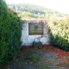 Pomník obětem pochodu smrti 24. 4. 1945 na hřbitově v Horní Chřibské