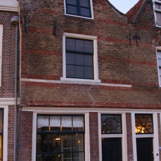 Huis met tuitgevel