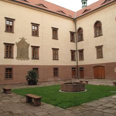 Kašna na zámku v Kostelci nad Čenými lesy