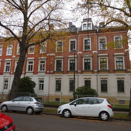 Doppelmietshaus in offener Bebauung mit Vorgarten Henriettenstraße 2; 4