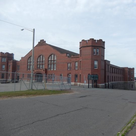 Manège militaire Barrack Green