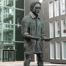 Mann im Matsch - der Suchende