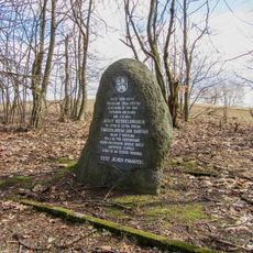 Pomník padlým v Cotkytli u rozcestí k Lázku