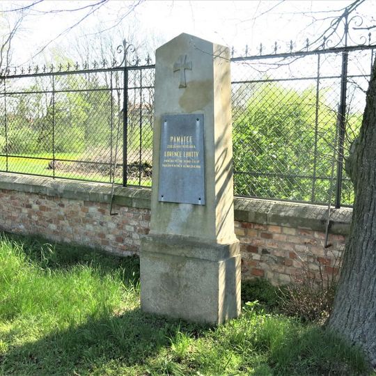 Pomník Lorence Lhotty, padlého 1866 u Jičína, za nemocnicí v Novém Bydžově