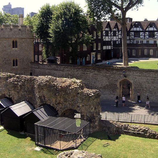 Tower of London: Inner Curtain Wall, with Mural Towers, The Queen's House, Nos 1, 2, 4, 5 and 7 Tower Green and the New Armouries