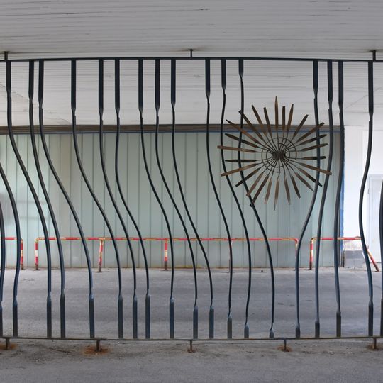 Ozdobná mříž pro přízemí pavilonu porodnice, Bohunice Hospital