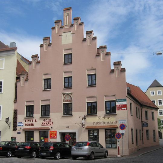 Wohn- und Geschäftshaus