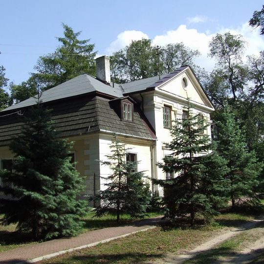 Zespół dworski, Ignacego Mościckiego 120 w Lipkowie