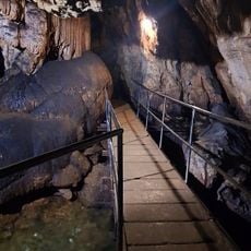 Vadu Crișului Cave
