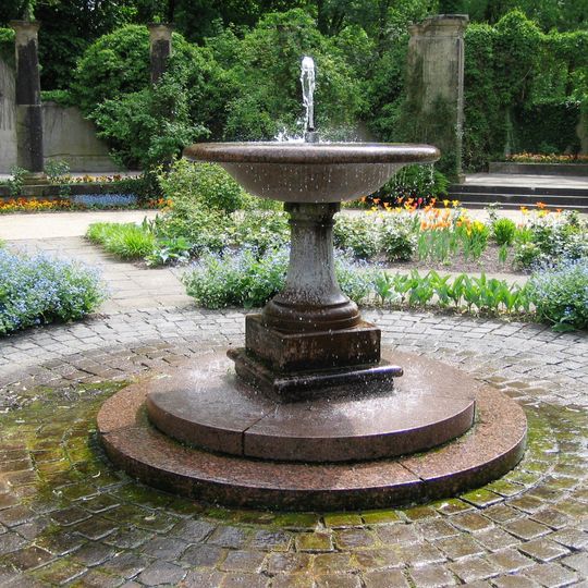 Schalenbrunnen aus Granit