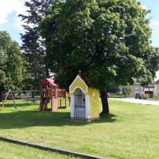 Kaple na návsi