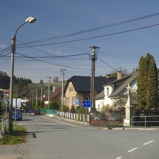 Kříž ve Václavově na křižovatce