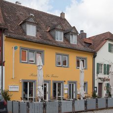 Wohn- und Geschäftshaus