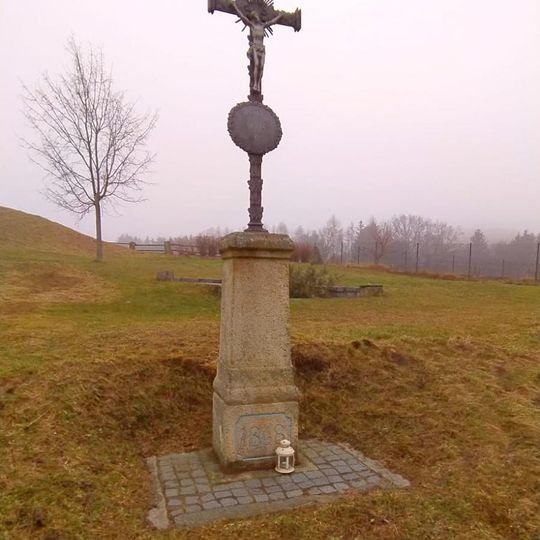 Kříž v zahradě pod Zahorčicemi