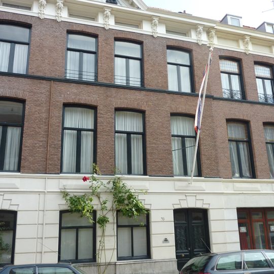 Herenhuis op rechthoekige plattegrond in eclectische stijl