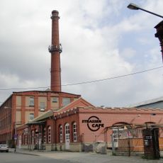 Werner-Hartmann-Straße 4, 6